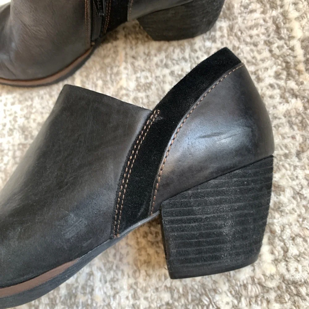 Korks Women Black Leather Ankle Booties Suede‎ Accent Block Heel Q43103 Size 9M